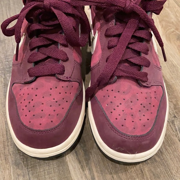 Women’s Nike Dunk High - Picture 2 of 6